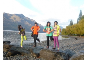 4 สาว กับมุม สวยๆ ริมทะเลสาบ Waikatipu
